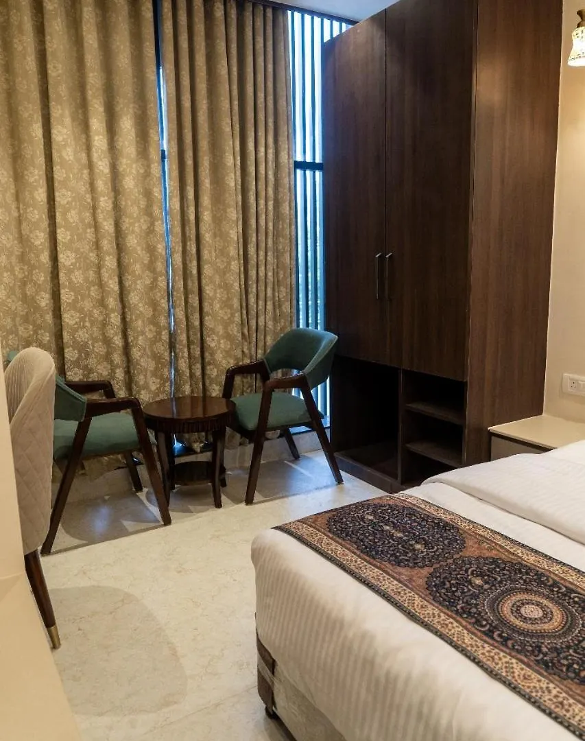 Hotel Anant Inn Varanasi