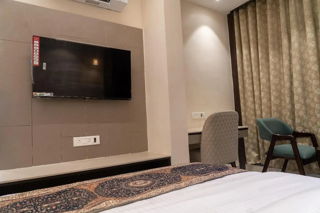 Hotel Anant Inn Varanasi