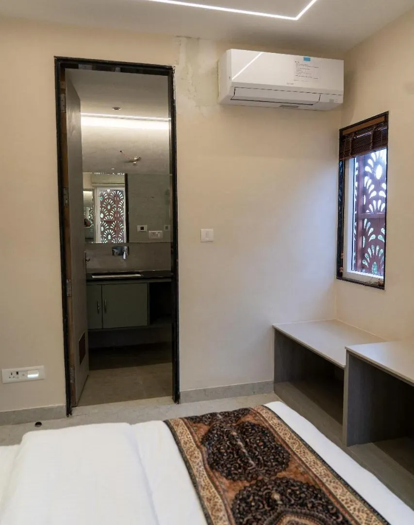 Hotel Anant Inn Varanasi