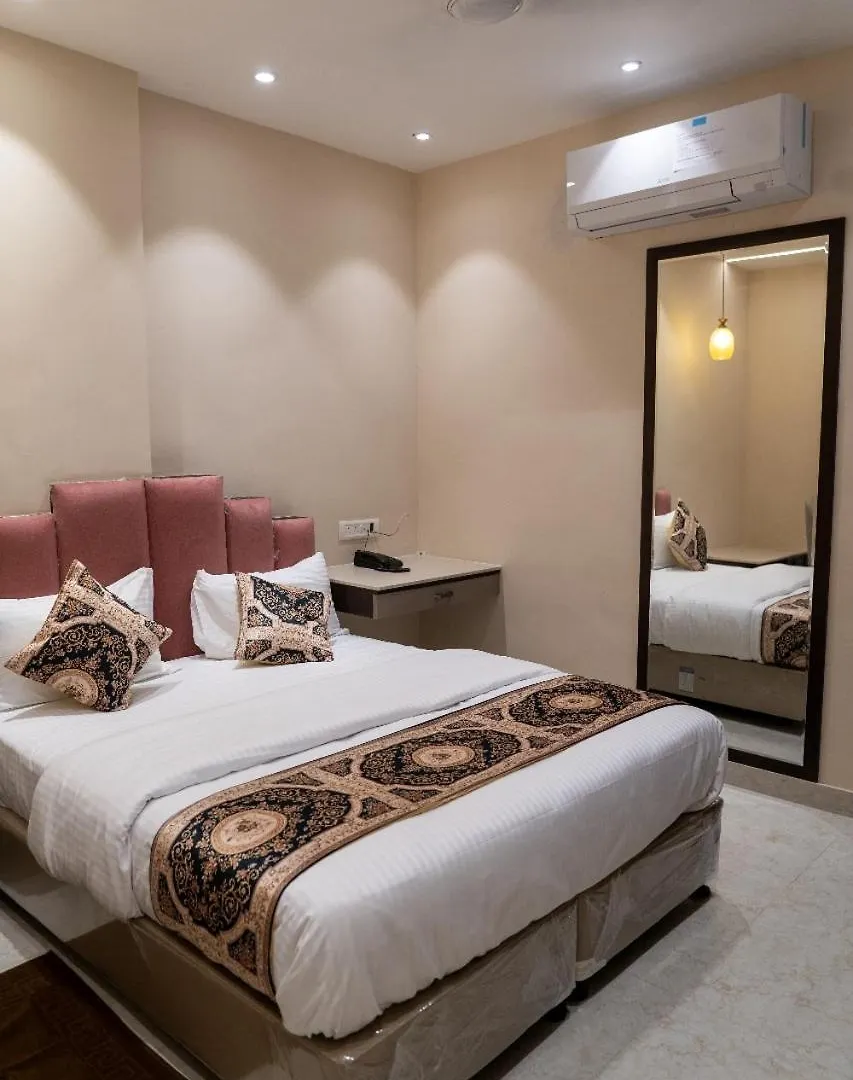 Hotel Anant Inn Varanasi