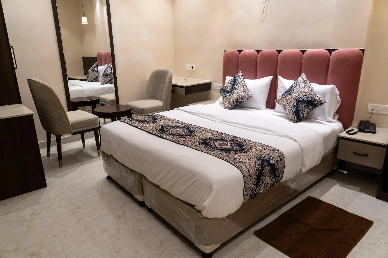 Hotel Anant Inn Varanasi