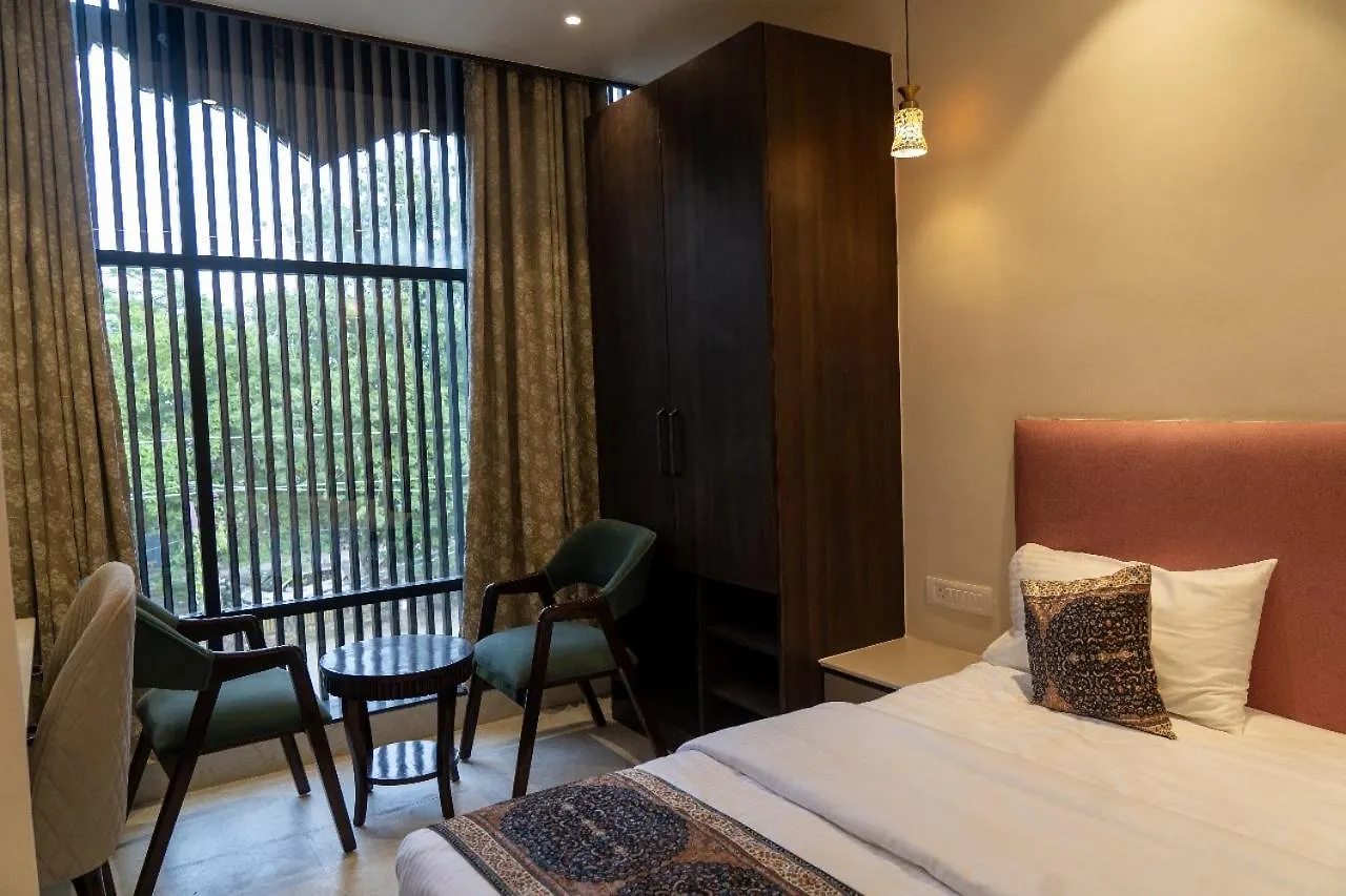 Hotel Anant Inn Varanasi