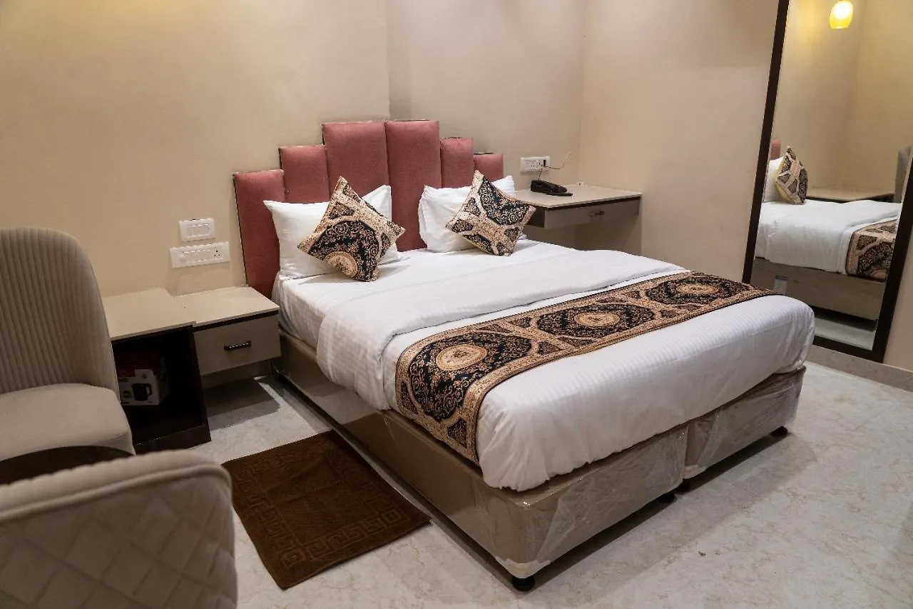 ***  Hotel Anant Inn Varanasi India