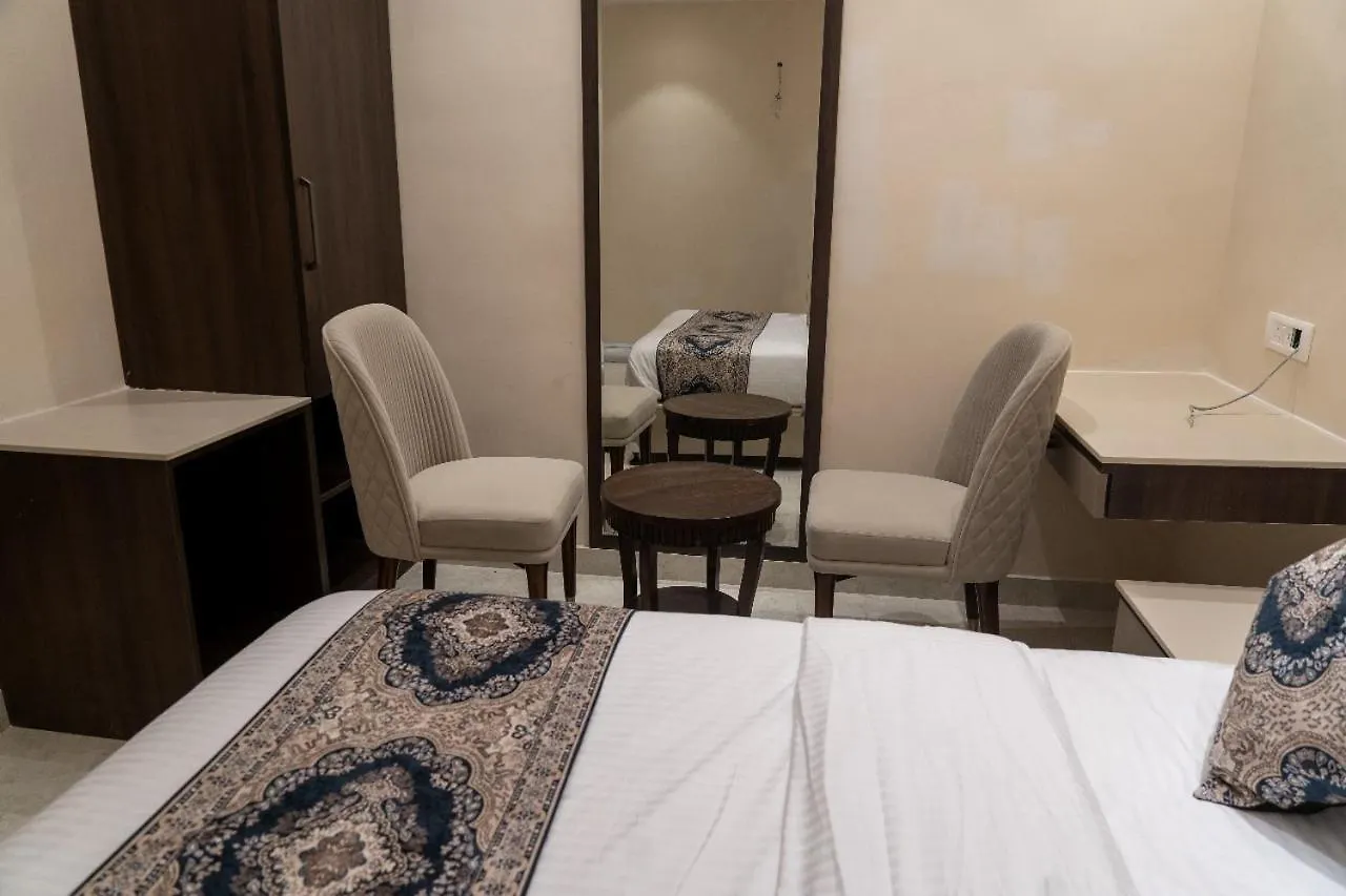 Hotel Anant Inn Varanasi
