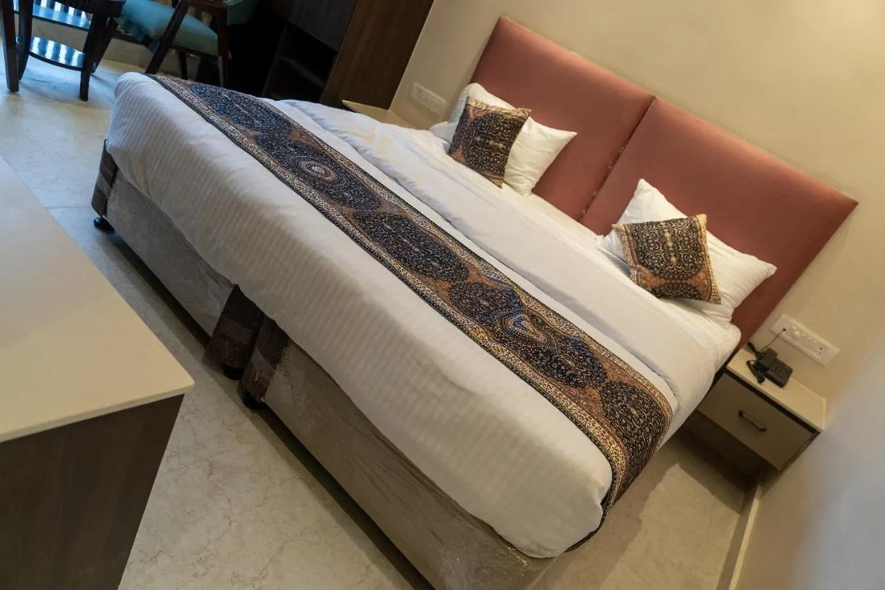Hotel Anant Inn Varanasi