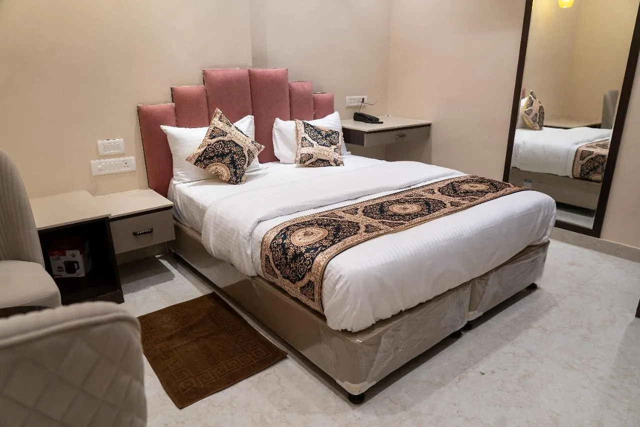 Hotel Anant Inn Varanasi