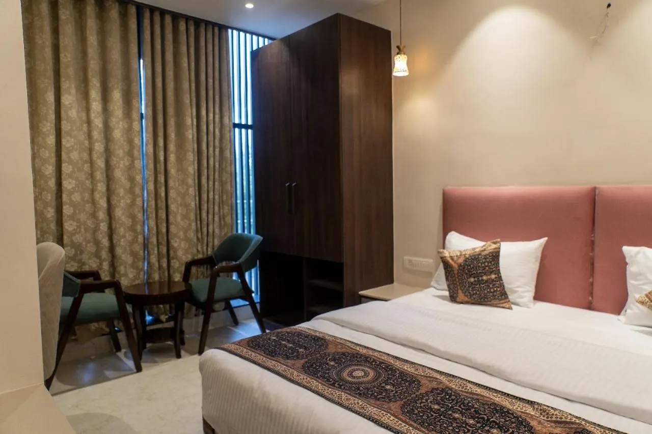 Hotel Anant Inn Varanasi
