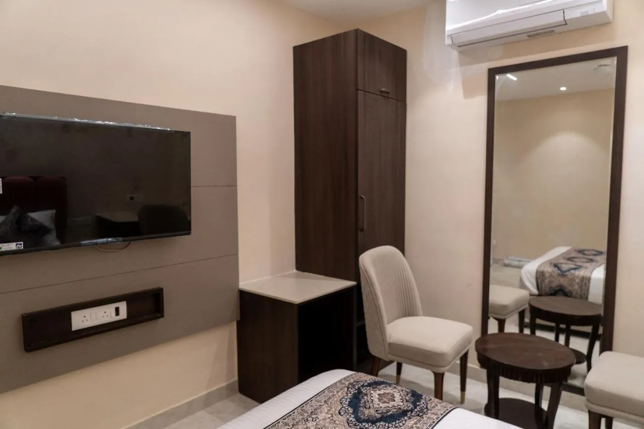 Hotel Anant Inn Varanasi