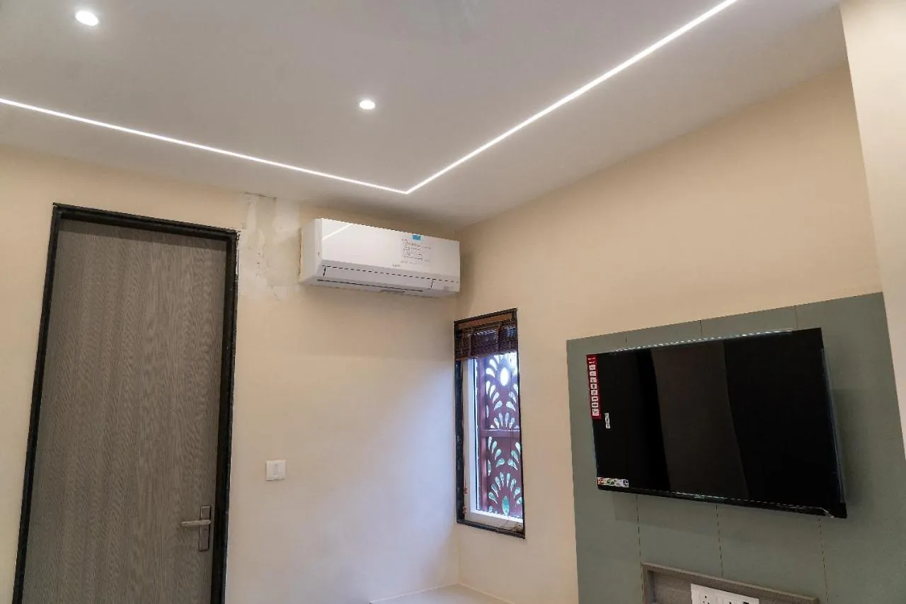 Hotel Anant Inn Varanasi