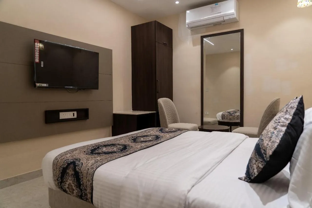 Hotel Anant Inn Varanasi