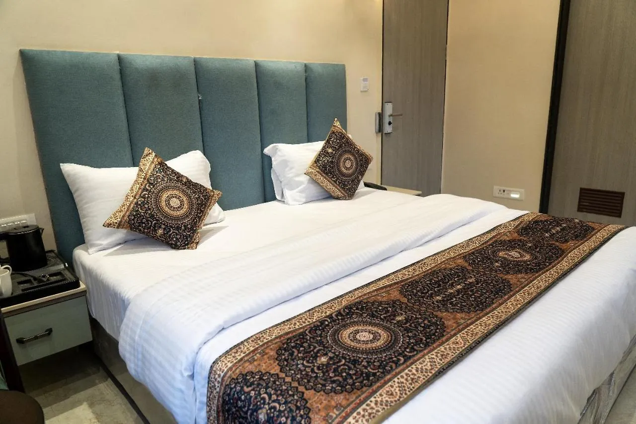 Hotel Anant Inn Varanasi
