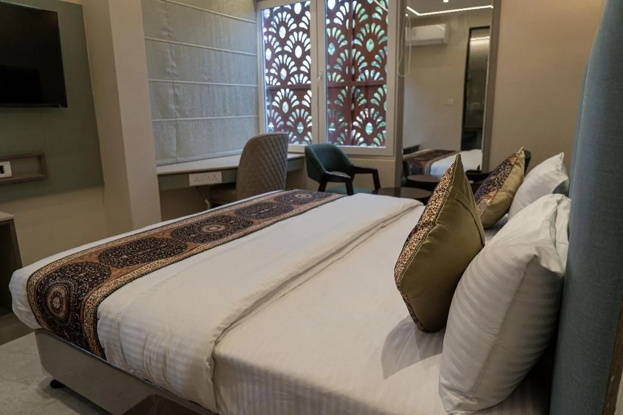 Hotel Anant Inn Varanasi