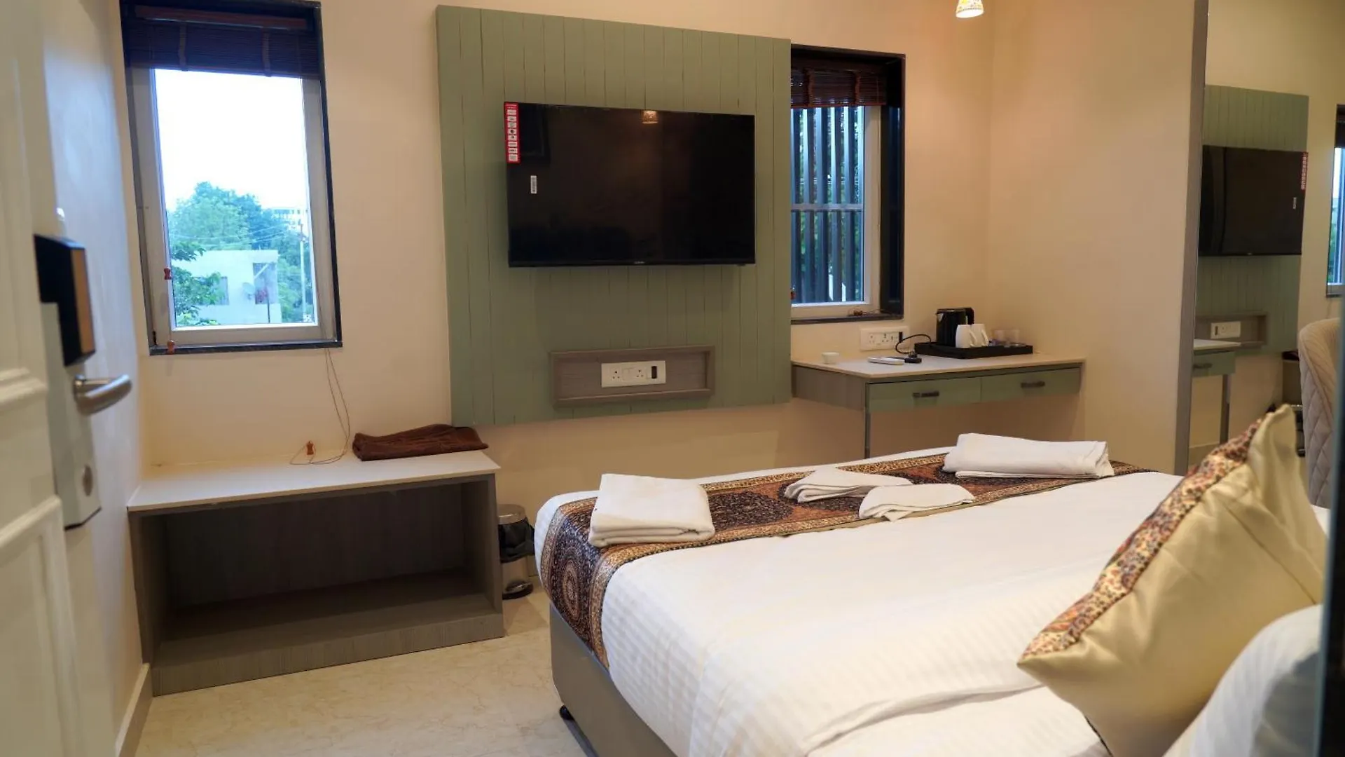 Hotel Anant Inn Varanasi