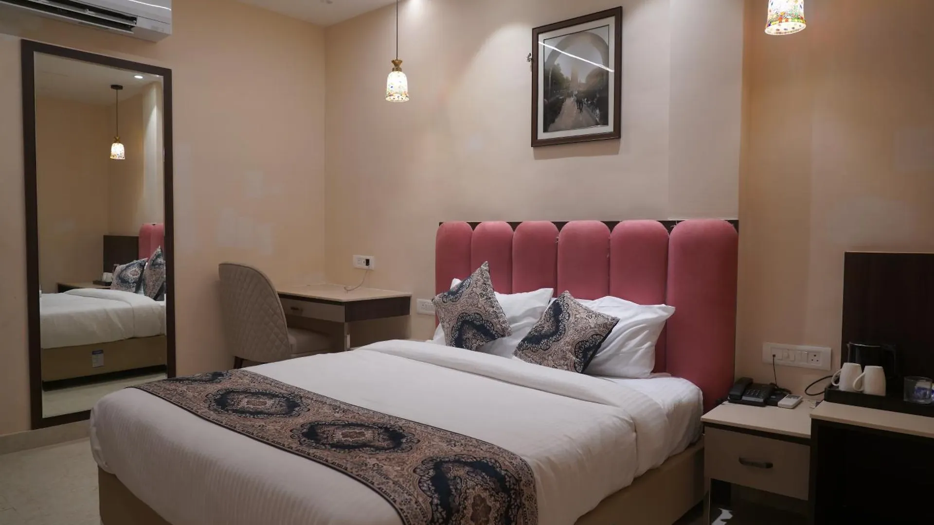 Hotel Anant Inn Varanasi