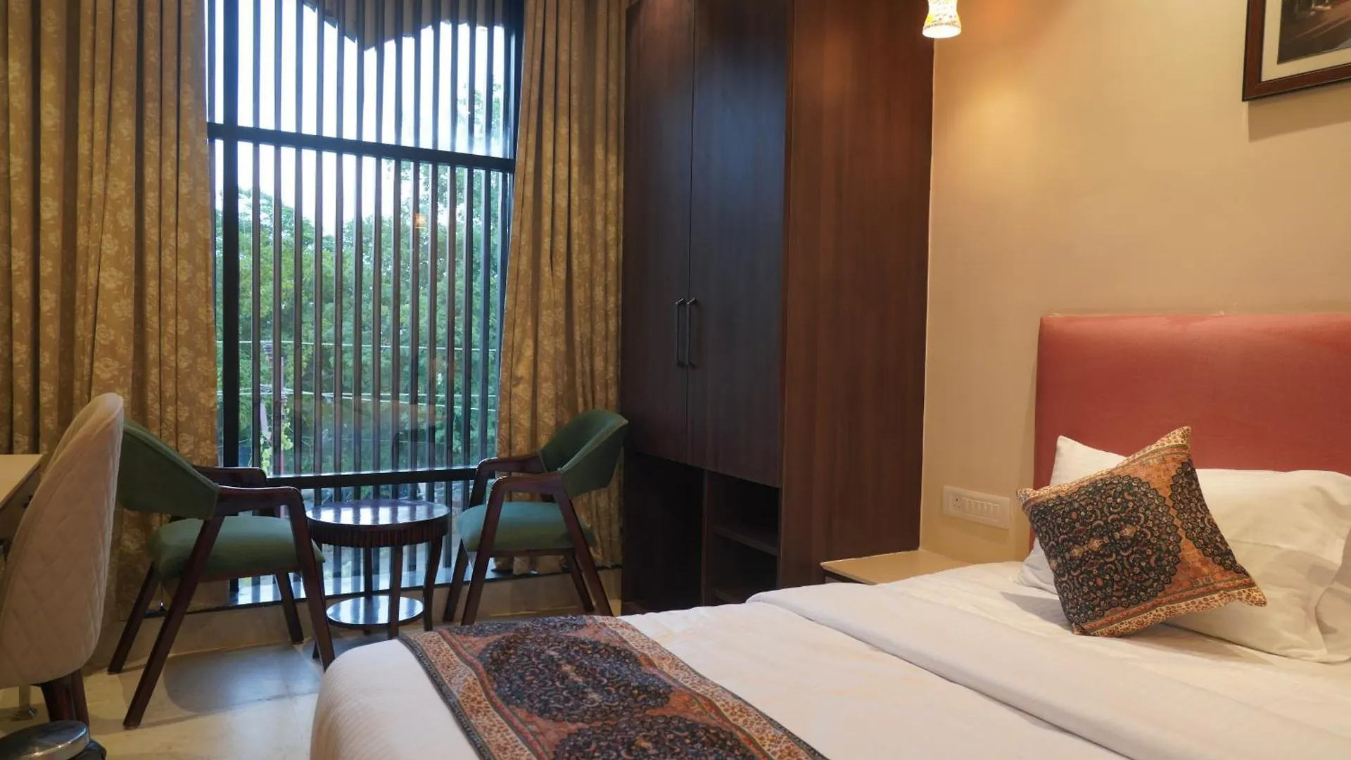 Hotel Anant Inn Varanasi