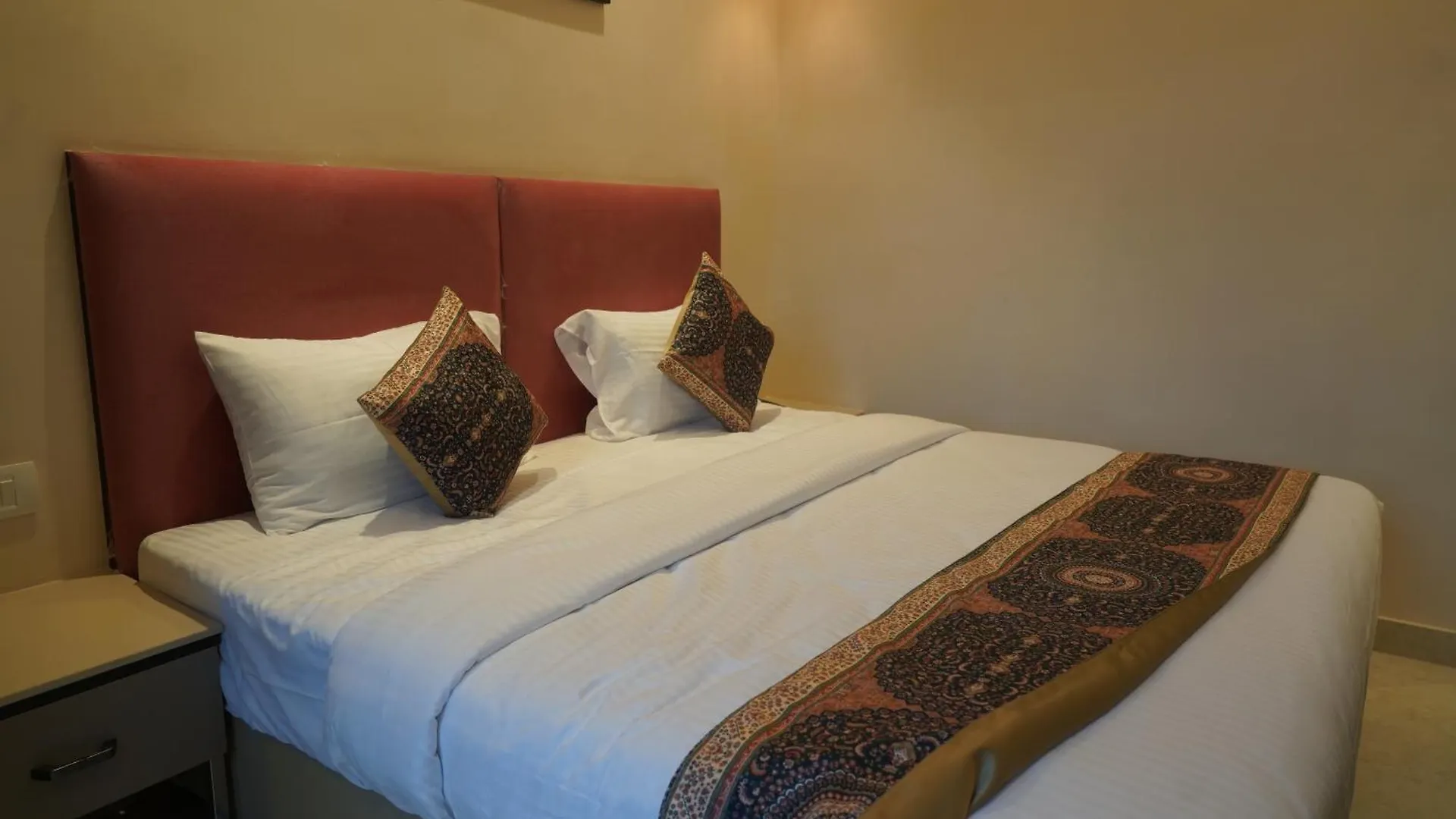 Hotel Anant Inn Varanasi