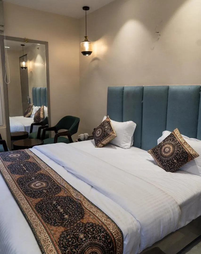 Hotel Anant Inn 瓦拉纳西 3*,